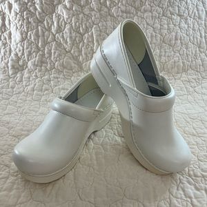 Dansko Classic White EU37 US6 NWT